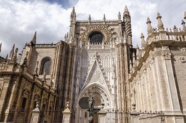 スペイン セビリア大聖堂、世界遺産でコロンブスが眠る