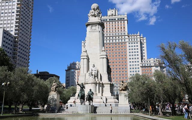 スペイン旅行（マドリード）：スペイン広場 ドンキホーテ像