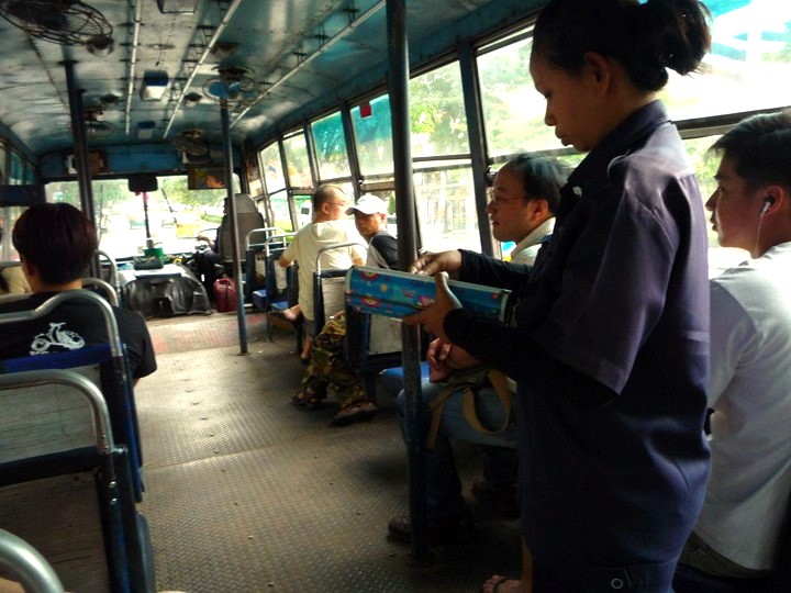 バンコク 路線バス おばちゃんから切符購入