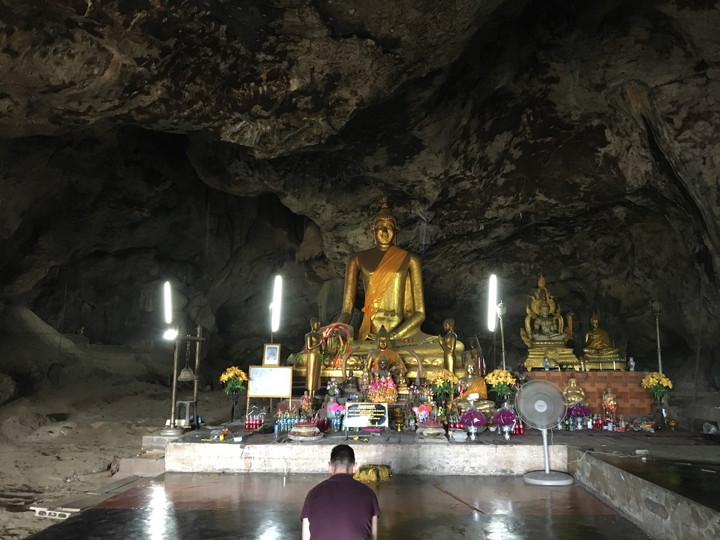 カンチャナブリ 洞窟仏