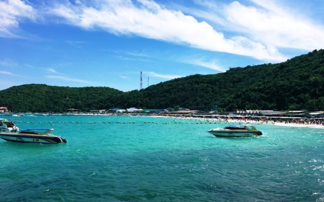 タイ旅行3日目：パタヤビーチへエクスカージョン。船で青い海の広がるラン島でマリンリゾートを楽しむ～長距離バス/フェリーの乗り方