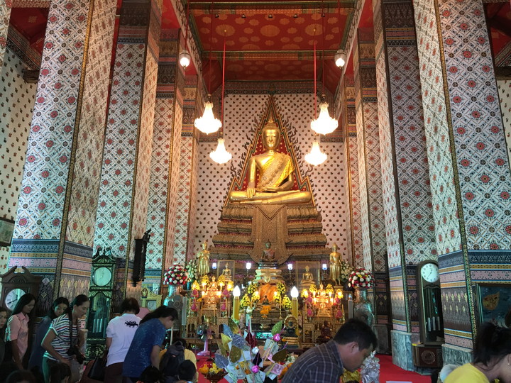 タイ旅行 暁の寺 ワット・アルン アルン像