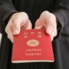 パスポートのオンライン申請が可能に。スマホ申請もOK、マイナンバーカード利用で。申請手数料・申請方法は？