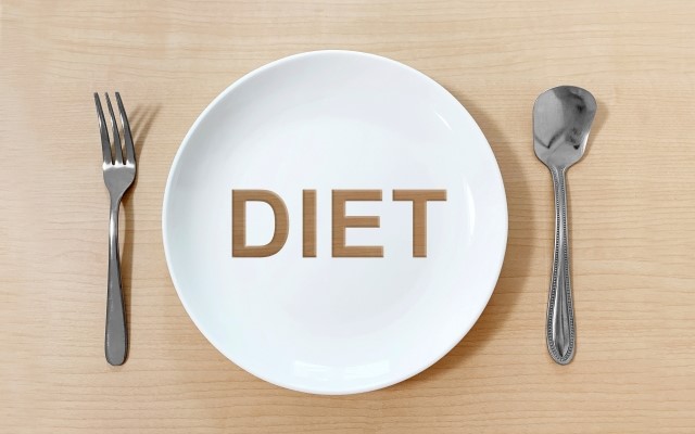 【書評/要約】なぜあなたは食べ過ぎてしまうのか(岡嵜順子 著)：太る食行動とその対処策