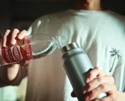 サーモス、炭酸水の保存にも使える保冷炭酸飲料ボトル、定番 タンブラーなど最大32%オフ。魅力は 優れた保温・保冷力。デスクでも結露で書類が濡れる心配なし！