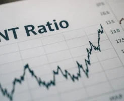 日経平均は快走、TOPIXは出遅れ──NT倍率は過去高値。上昇の原因 と 株式投資家が今すべきポートフォリオ対策【2025年11月上旬】